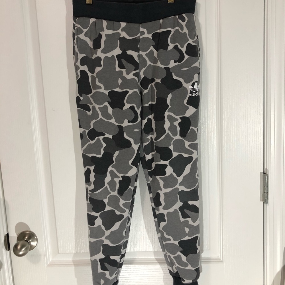 White gray black camo boys size 10-12
